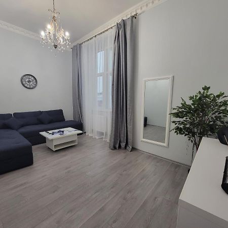 Warm & Cozy Apartment In The Heart Of Historical Lviv Exteriör bild