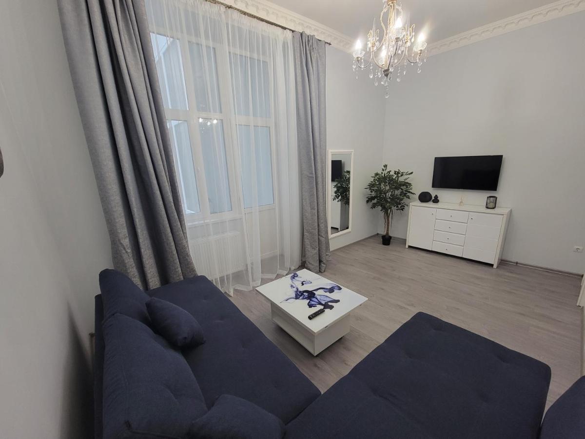 Warm & Cozy Apartment In The Heart Of Historical Lviv Exteriör bild