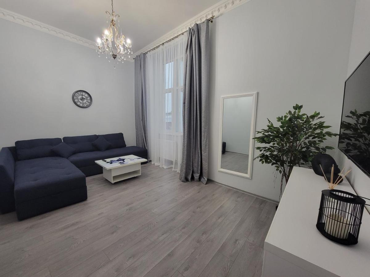 Warm & Cozy Apartment In The Heart Of Historical Lviv Exteriör bild